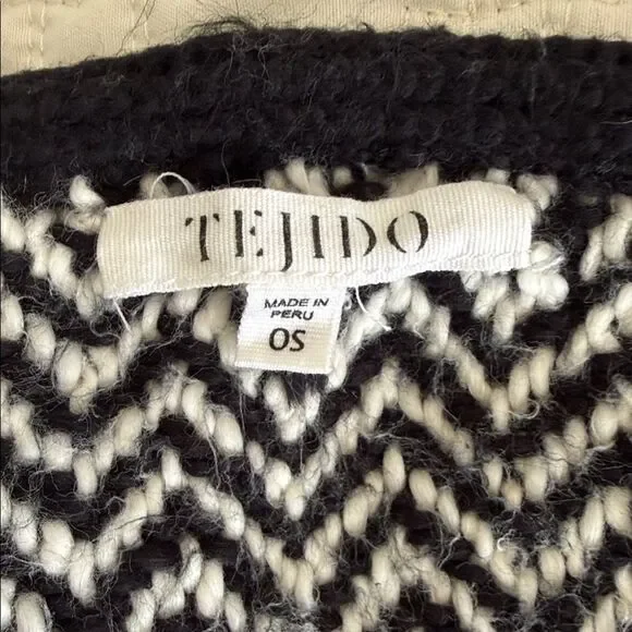 Black and White Women's Ruana (Tejido Collective) - Picture 2 of 4